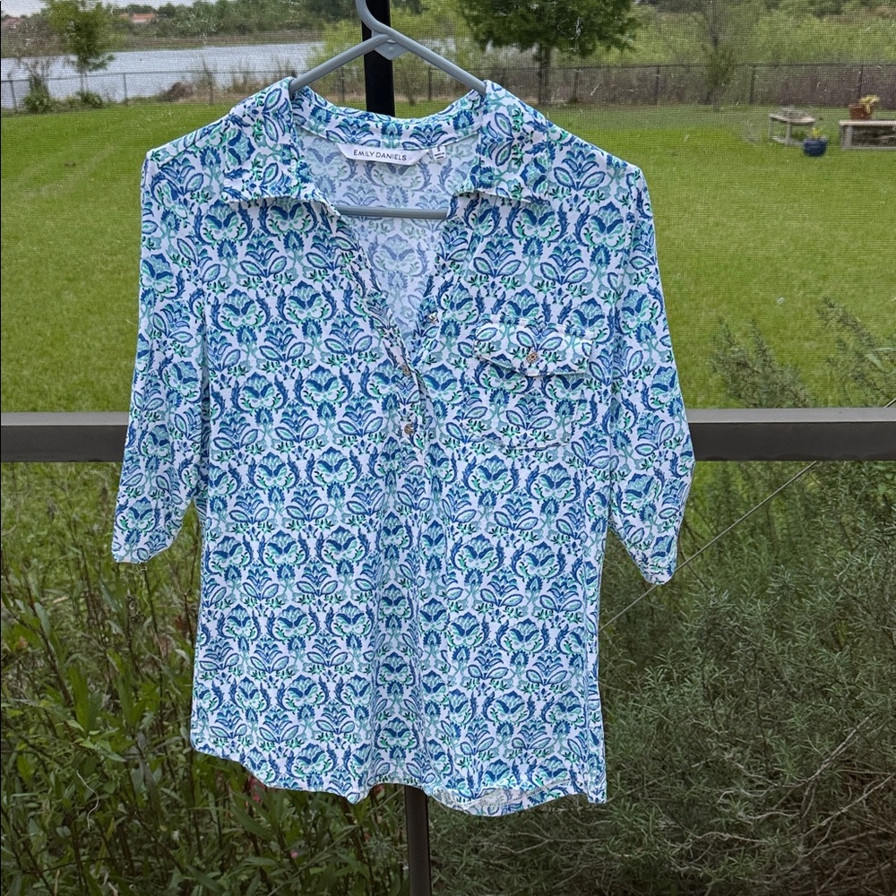 Emly Daniels Blue & White Printed Button-Up Shirt